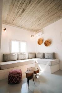 Mesanto Luxury Suites - 22