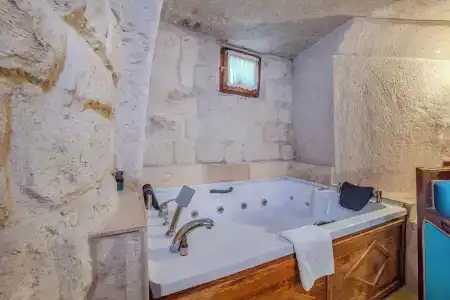 Castle Cave - 190