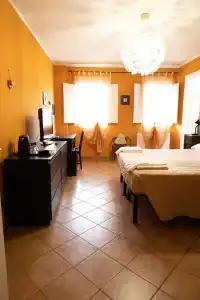 Emerald Palace Hostel - 76