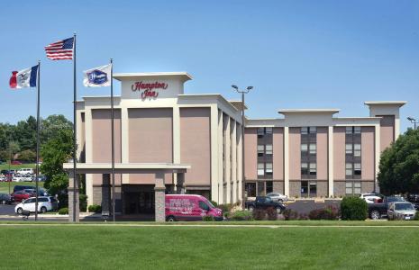 Hampton Inn-Airport - 18