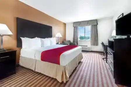 Days Inn & Suites by Wyndham Dallas - 4