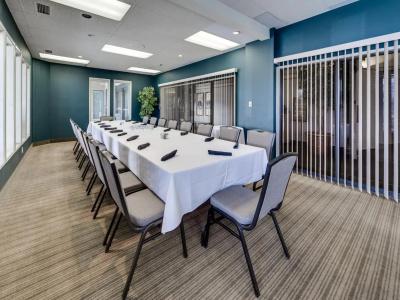 Heritage Inn & Convention Centre - - 19