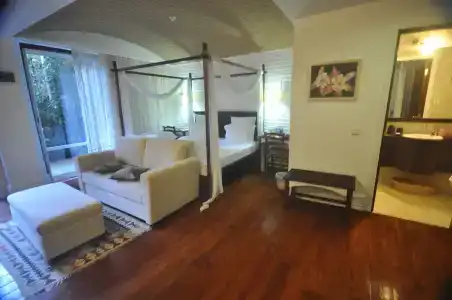 El Vino & Suites - 0