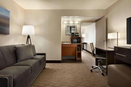 Embassy Suites by Hilton Will Rogers Airport - 2