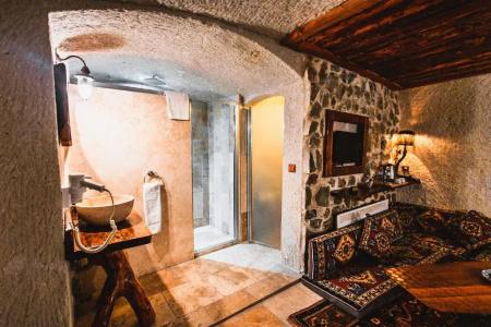 APEX CAVE - 17