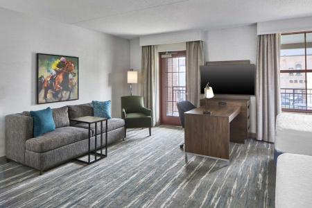 Hampton Inn and Suites Downtown - 44
