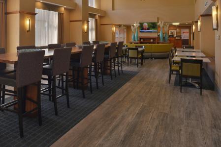 Hampton Inn and Suites North-Airport - 17