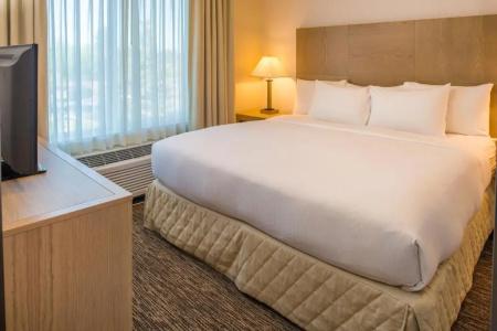DoubleTree by Hilton - 77