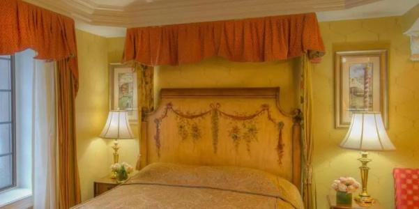 Red Coach Inn - 79