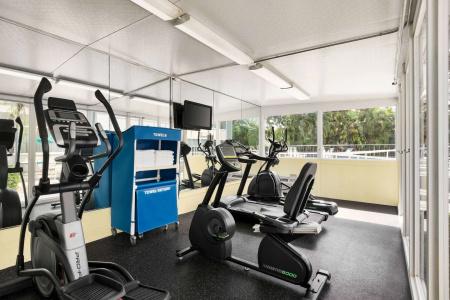 Days Inn by Wyndham Miami International Airport - 31