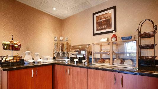 Best Western Plus Inn & Suites - 12