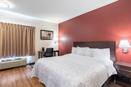 Red Roof Inn Plus + Phoenix West - 36