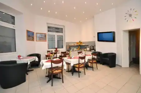 Apadana Frankfurt - 13