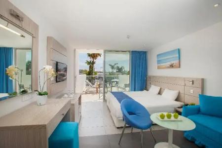 Limanaki Beach & Suites - 54