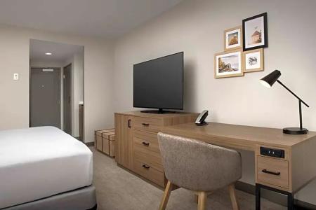 Doubletree by Hilton Hamilton Place - 35