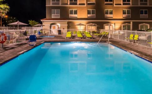Holiday Inn Express & Suites - St. Petersburg - Madeira Beach, an IHG - 15