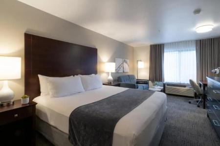Oxford Suites Portland - Jantzen Beach - 48
