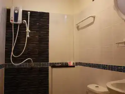 Oyo 1046 Noppharat Resort - 4