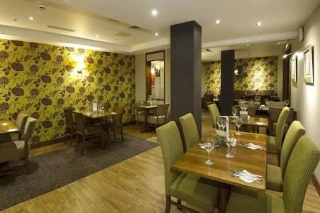 Premier Inn Waterloo - 14