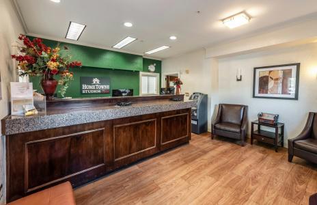 HomeTowne Studios by Red Roof Orlando South - 25