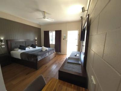 Colonial Rose - 25