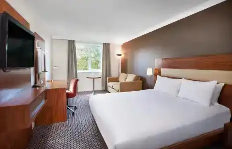 DoubleTree by Hilton Bristol North - 43