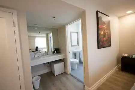 Wilshire Crest - 25