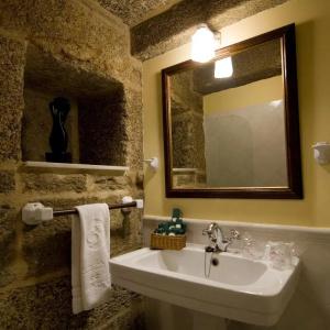 Virxe da Cerca by Pousadas de Compostela - 32