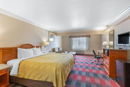 Quality Inn & Suites Oceanside Near Camp Pendleton - 35
