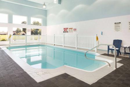 Days Inn by Wyndham - 10