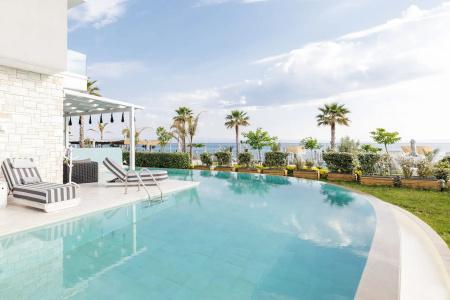 Blue Carpet Luxury Suites - 125