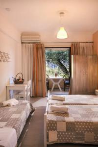 Marilena & Studios - 70