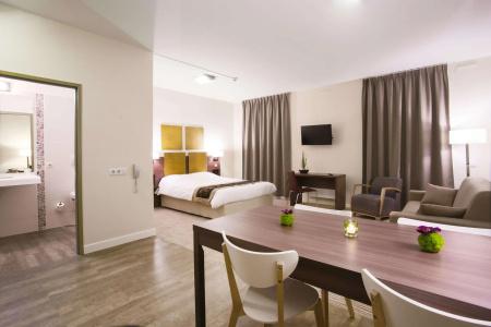 Kyriad Chambéry Centre - Hôtel et Résidence - 84