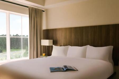The Point & Suites Universal - 11