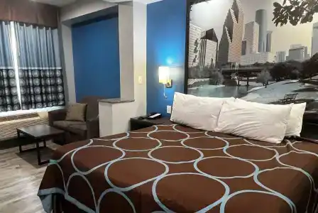 Super 8 by Wyndham Houston North I-45 - 43
