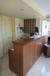 Sunset Studios & Apts - 11