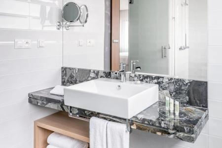 Courtyard by Marriott Brno - 9