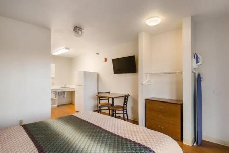 HomeTowne Studios by Red Roof Denver - Glendale/ Cherry Creek - 27