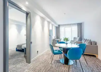 Ramada by Wyndham Tbilisi Old City - 38