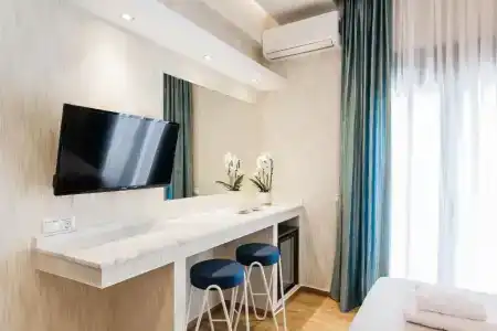Nicholas Point and Rooms - 190