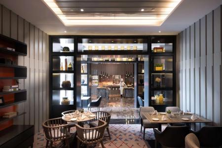DoubleTree by Hilton Lakeside - 90