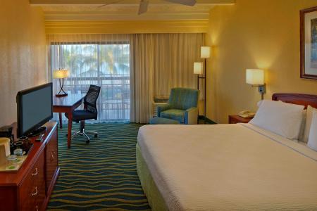 Courtyard by Marriott Waterfront - 3