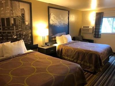 Super 8 by Wyndham Portland Airport - 15