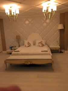 Golden Pearl Boutique - 32