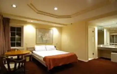 Wilshire Crest - 5