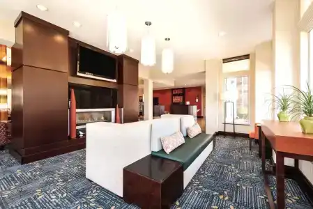 Hilton Garden Inn - 1