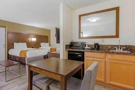 Comfort Suites At Sabino Canyon - 89