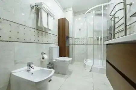 Royal Residence - 202