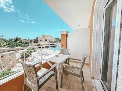 Kavos Plaza - 83