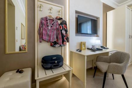 Vittorio Emanuele Boutique - 185